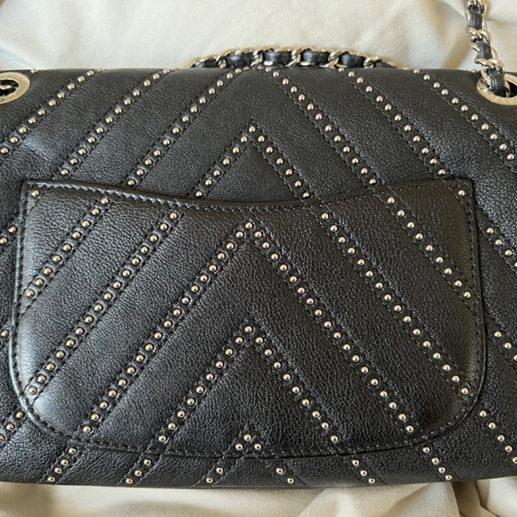 Chanel chevron flap bag - Picture 2 of 7